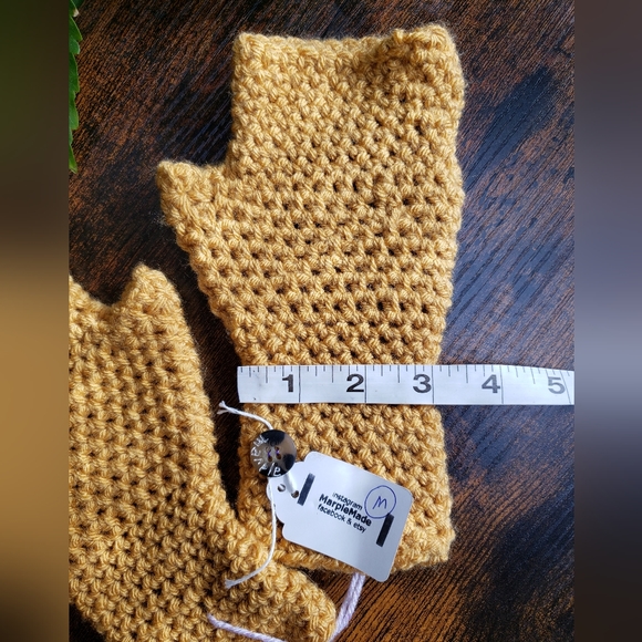 NWT* Handmade Fingerless gloves💜 super soft acrylic yarn, MarpleMade Designs, - Picture 7 of 9